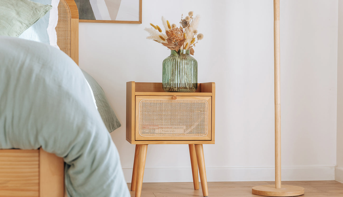 Afgewerkt met gevlochten rotan