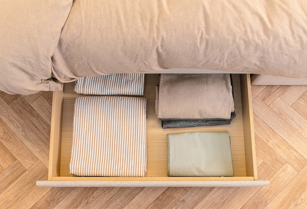 2 lades aan de zijkant + 1 grote lade aan de voorkant