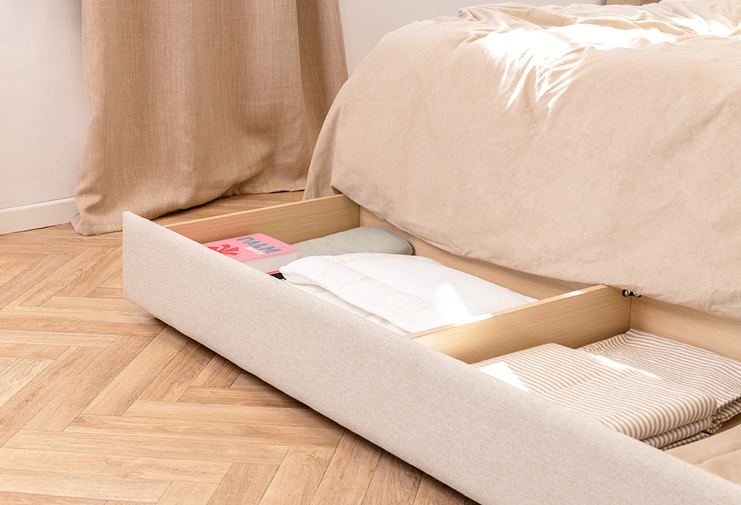 2 lades aan de zijkant + 1 grote lade aan de voorkant